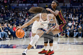 Loyola Chicago UConn Basketball