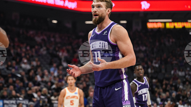 Центърът на Сакраменто Домантас Сабонис ще пропусне още месец заради контузия