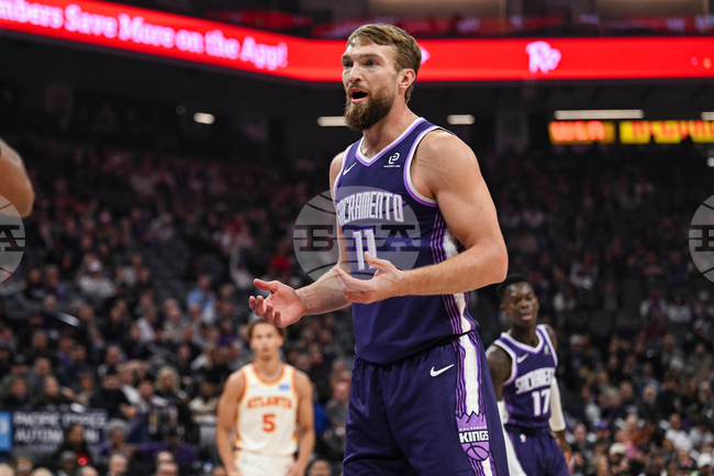 Центърът на Сакраменто Домантас Сабонис ще пропусне още месец заради контузия