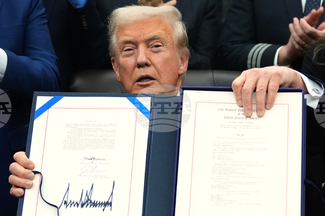 Никога няма да позволим това да се случи отново, каза Тръмп, след като подписа закона за край на бюджетната парализа в САЩ