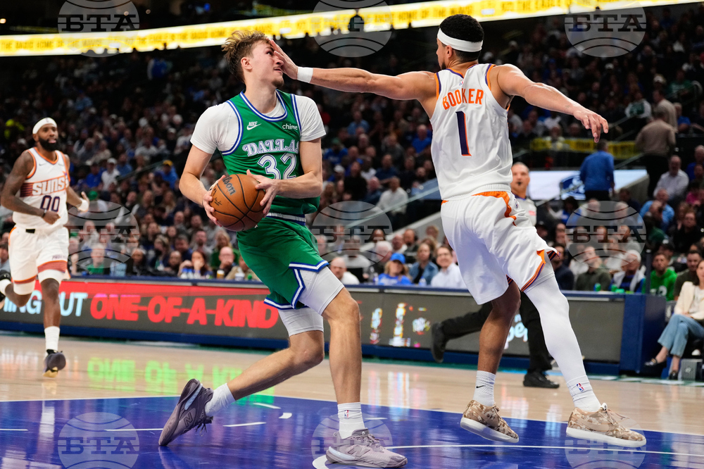 APTOPIX Suns Mavericks Basketball