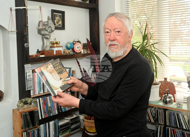 Джазът ми дава възможност да мисля по-различно и абстрактно, каза художникът от Монтана Венелин Захариев