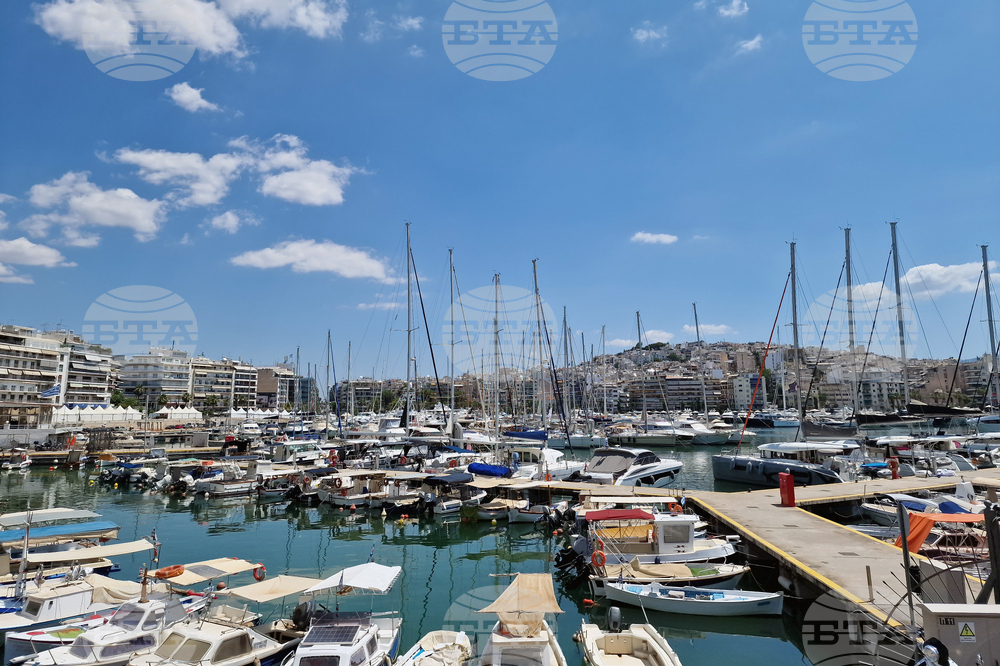 Четири яхти изгоряха в Пирея край гръцката столица Атина