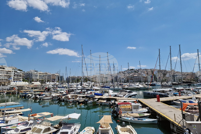 Четири яхти изгоряха в Пирея край гръцката столица Атина