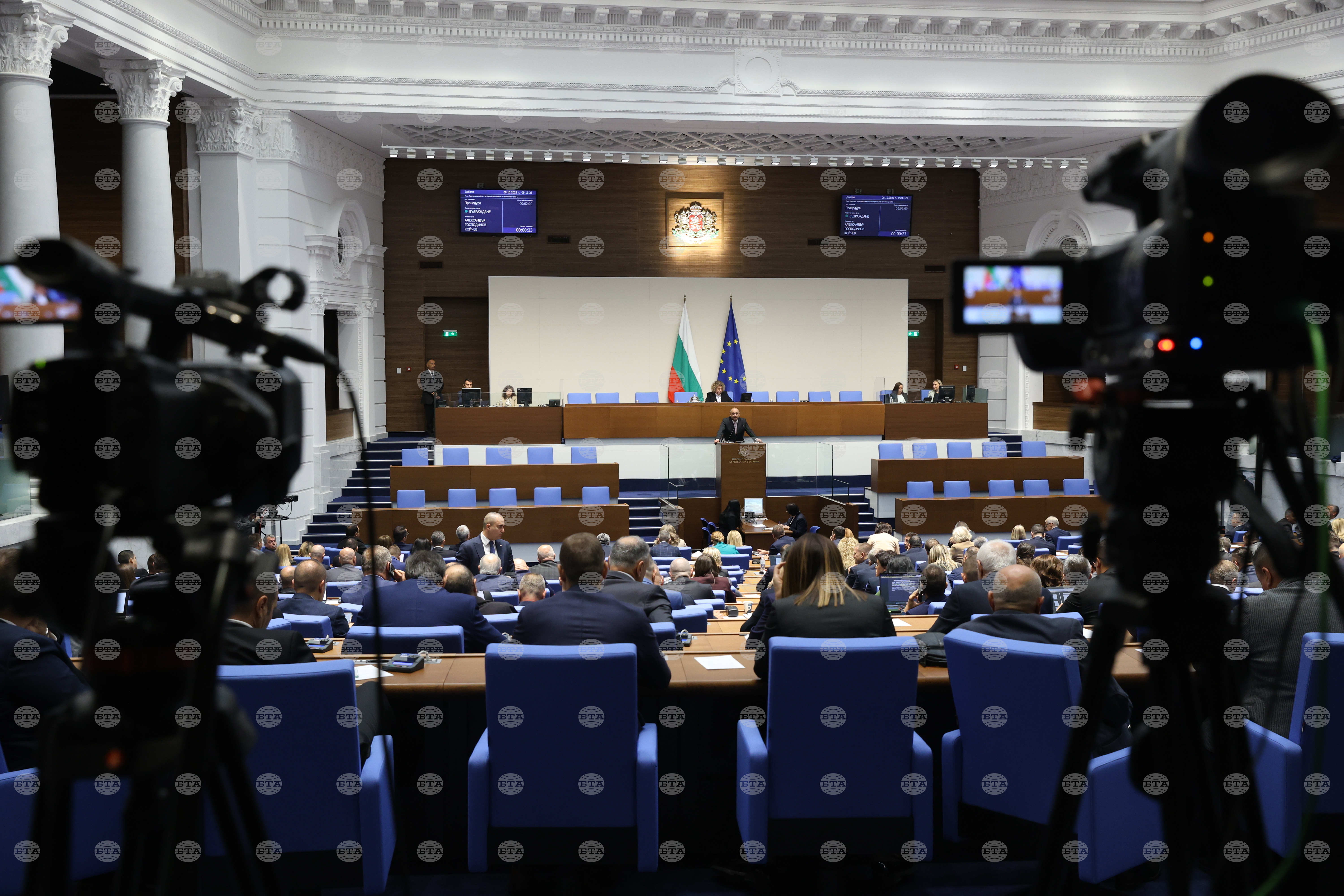 Парламентът ще обсъди ветото на президента върху законовите промени, свързани с функциите на особения управител в „Лукойл“