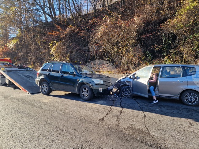 Заради катастрофа движението по пътя от Рожен към Смолян е затруднено