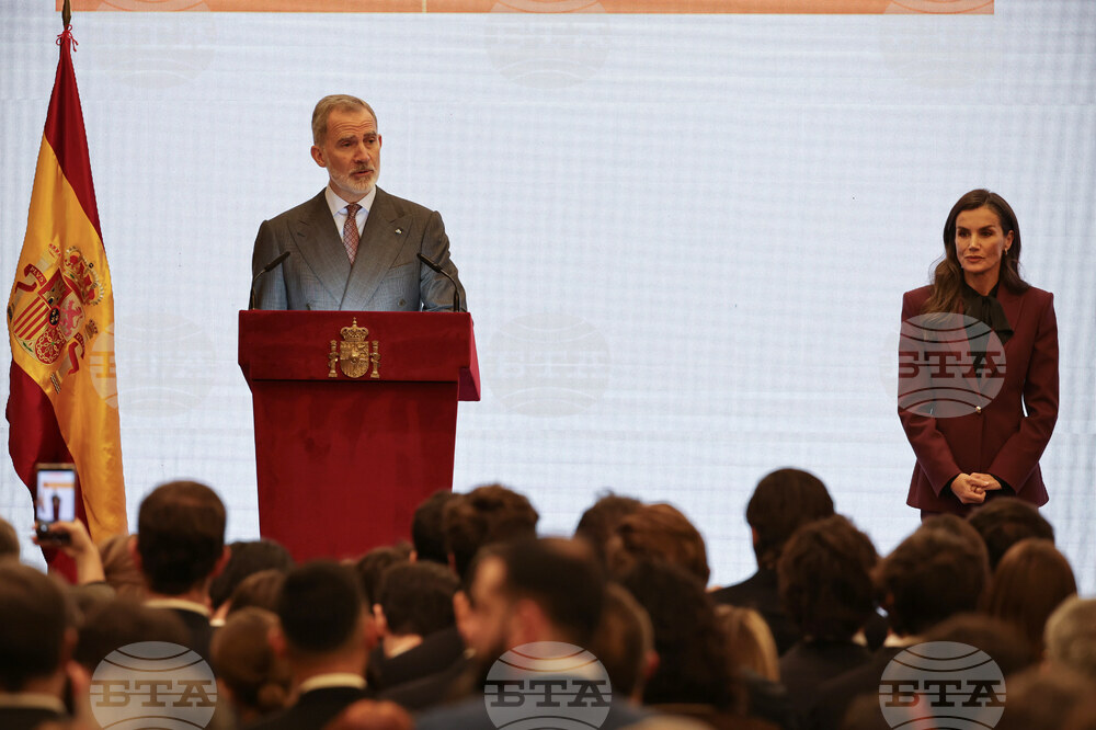 Испанският крал Фелипе VI завърши държавното си посещение в Китай със среща с испанската общност