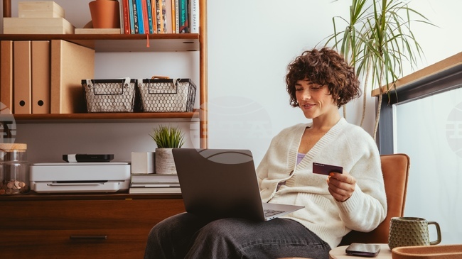 Една трета от българите са претърпели финансови загуби в резултат на непроверени онлайн съвети, според проучване 