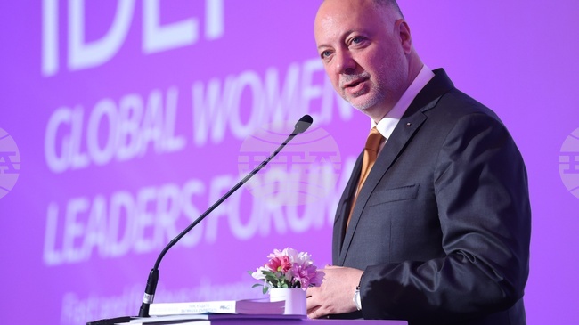 Ако искаме икономика с душа, политика с визия и технологии с морал, трябва да слушаме повече жените и да действаме заедно с тях, каза премиерът Росен Желязков 