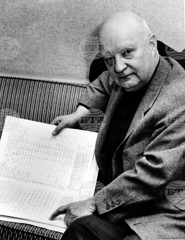 Композиторът Паул Хиндемит, от чието рождение се навършват 130 години, събирал детски влакчета и сам рисувал коледните си картички 