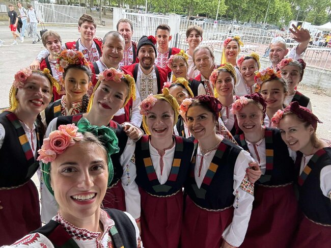 Представители на Фолклорната танцова група „И-ха“ в Осло пред БТА: По време на репетициите си съграждаме наша малка България 