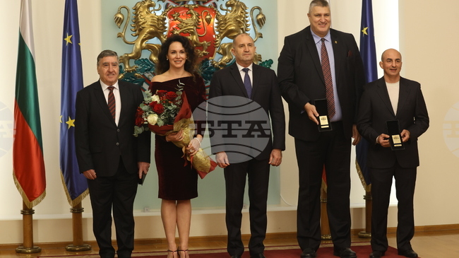 Държавният глава Румен Радев удостои с Почетния знак на президента изявени български спортисти