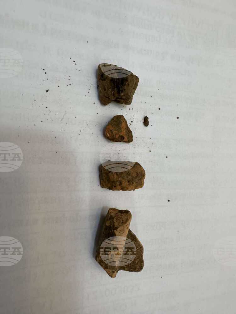 Полицаи иззеха старинни предмети и скенер от частен дом в Нови пазар