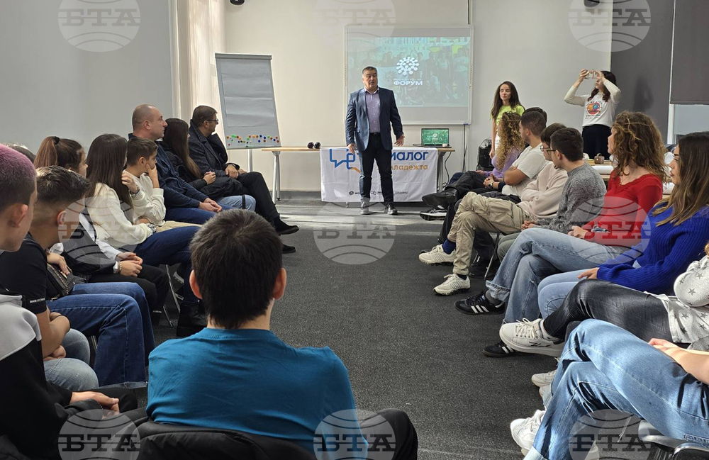 Младите хора са бъдещето на града, страната и света, каза заместник-кметът на Добрич Павел Павлов на среща, организирана от Национален младежки форум