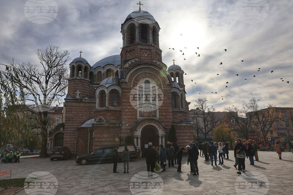 Десетки граждани изпратиха оперната прима Стефка Евстатиева 