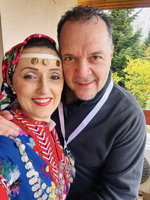 Да продължим заедно да градим мостове чрез фолклора и българския дух, посочва Пламена Чемширова, ръководител на клуб „Чемшир“ в Арма