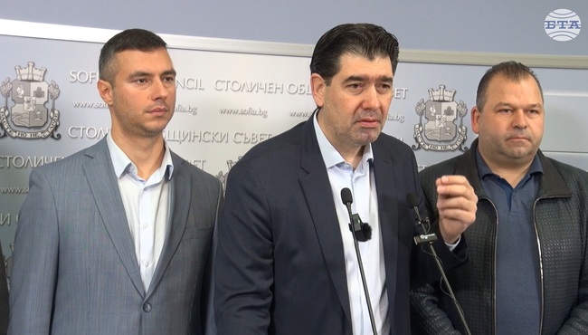 Вместо да подобрим градския транспорт, наказваме гражданите с по-скъпо паркиране, заяви председателят на МК „БСП за България" Иван Таков