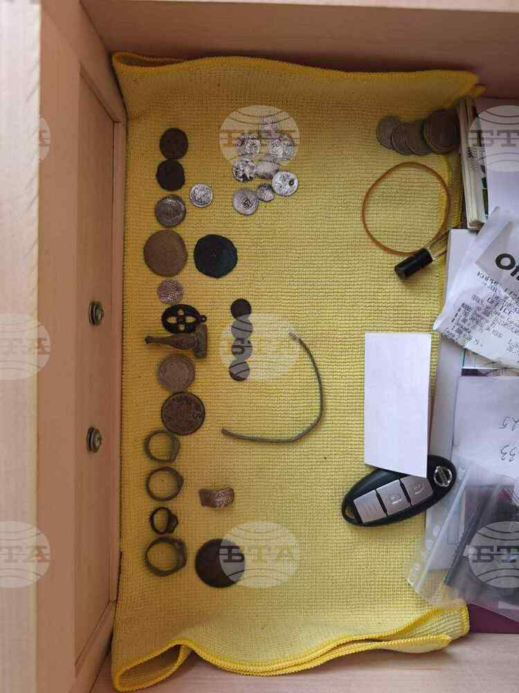 От частен дом в Тетевенско са иззети културно-исторически ценности