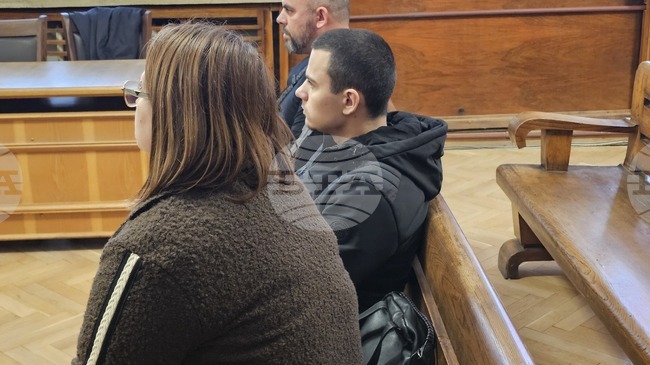 Съдът в Русе намали мярката за неотклонение на трети от обвинените за нападение над полицейския началник в града младежи 