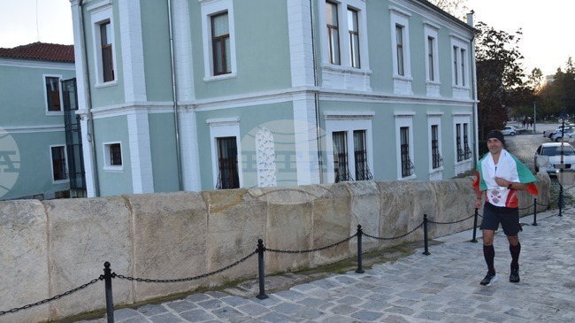 Участниците в щафетата ,,По стъпките на Девета харманлийска дружина" ще пренесат от Харманли до Сливница семена на дъб, символизиращи силата