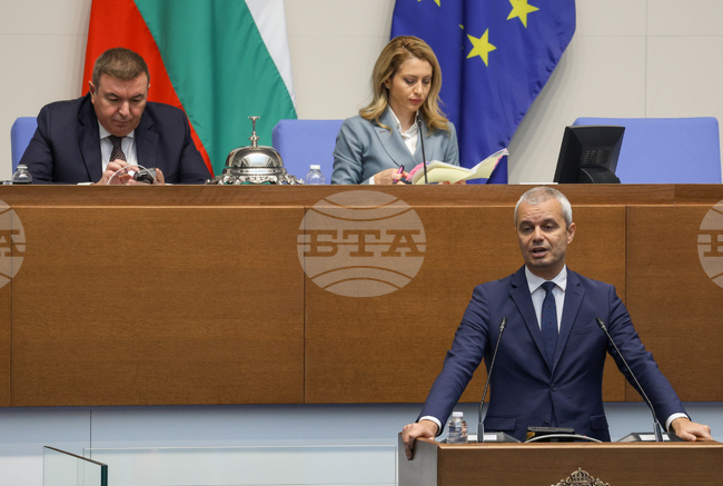 Българският съд взе рядко срещано справедливо решение и прекрати делото срещу шестимата протестиращи срещу еврото, заяви Костадин Костадинов