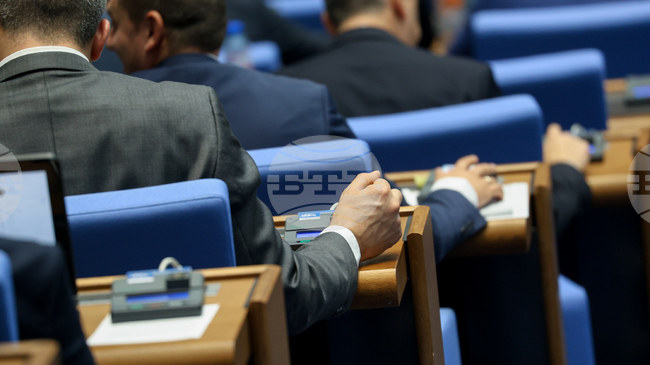 Депутатите приеха законопроекта на МС за изменение на Закона за МВР и отхвърлиха останалите три законопроекта на ПП-ДБ