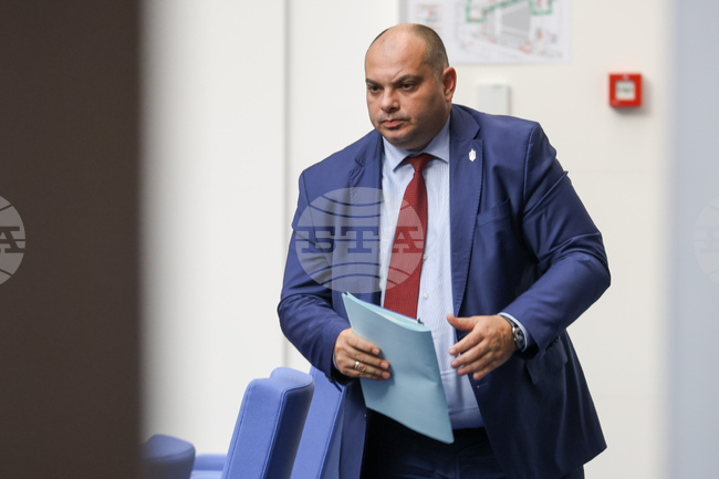 Сигналът за намерените тела в района на Петрохан е получен около 11:30 ч. на 2 февруари, иззети са три огнестрелни оръжия, казаха от МВР