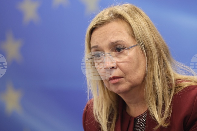 След постигането на големите национални цели - Шенген и еврозоната, сега е необходимо да се намери следващата национална цел, която да обедини всички, каза Зорница Русинова