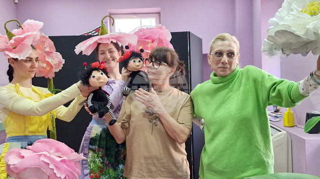 Послание за търпеливост и учтивост носи премиерният детски спектакъл „Две калинки“ на хасковския театър, каза режисьорът му Ева Кьосовска