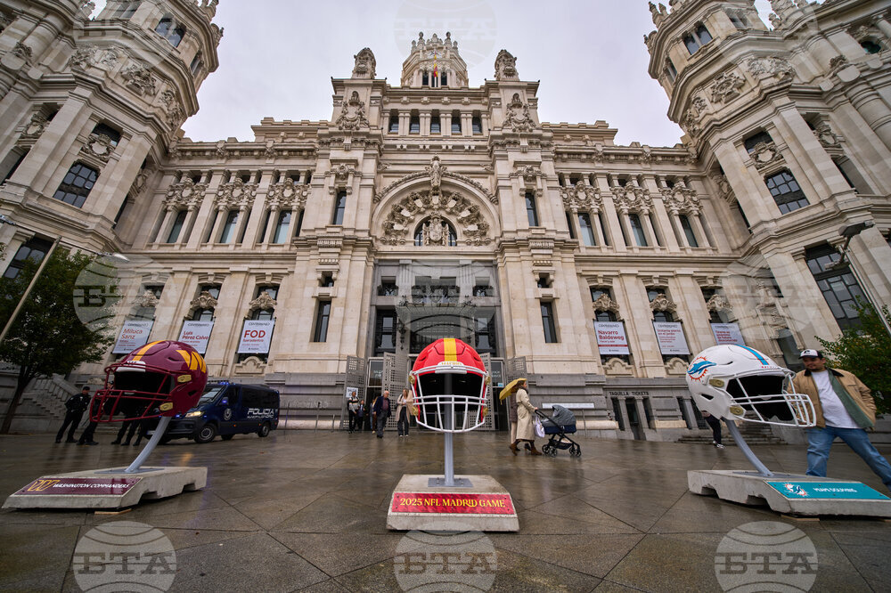 Диего Симеоне се срещна с треньора на Маями Долфинс преди първия официален мач на НФЛ в Испания