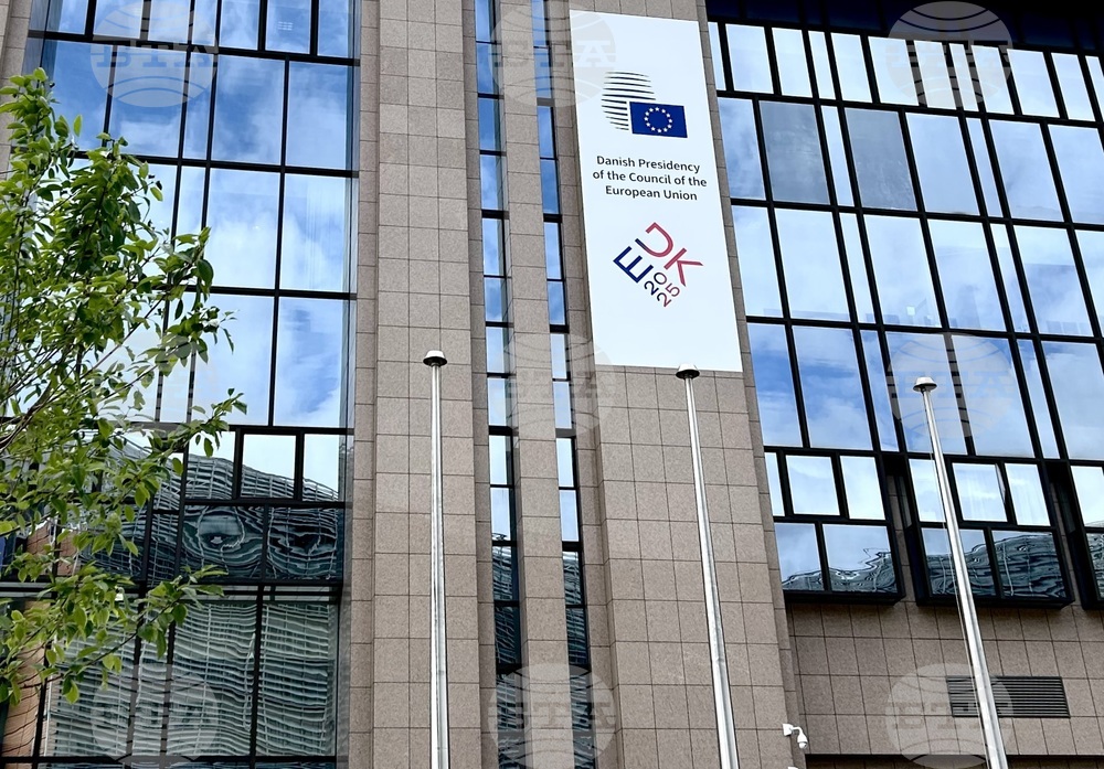 Държавите от ЕС ще трябва да плащат лихвите по общ заем за Украйна, ако не се използват руските средства, предупреди Домбровскис