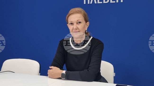 Моята мисия е запазването и развитието на плевенския хор "Гена Димитрова", каза диригентът Анелия Дечева