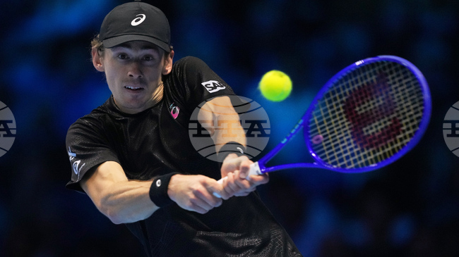 Алекс де Минор победи Тейлър Фриц на Финалния турнир на АТП и прати Карлос Алкарас на полуфиналите