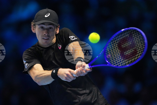 Алекс де Минор победи Тейлър Фриц на Финалния турнир на АТП и прати Карлос Алкарас на полуфиналите