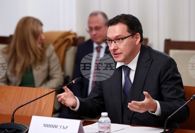 Бившия директор на ОДМВР-Пазарджик Даниел Бараков е преназначен в звеното за подпомагане на министъра, каза Даниел Митов 