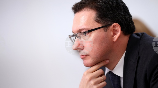 Президентът Радев отново превръща темата за еврото в площадка за популистки спектакъл, съобщи министърът на вътрешните работи Даниел Митов 