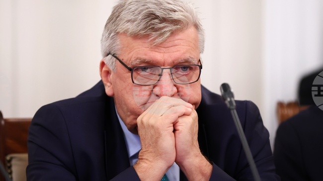 Имаме обещание че "Кроношпан" ще инвестира около 20 млн. лева в екологична апаратура, каза министър Манол Генов