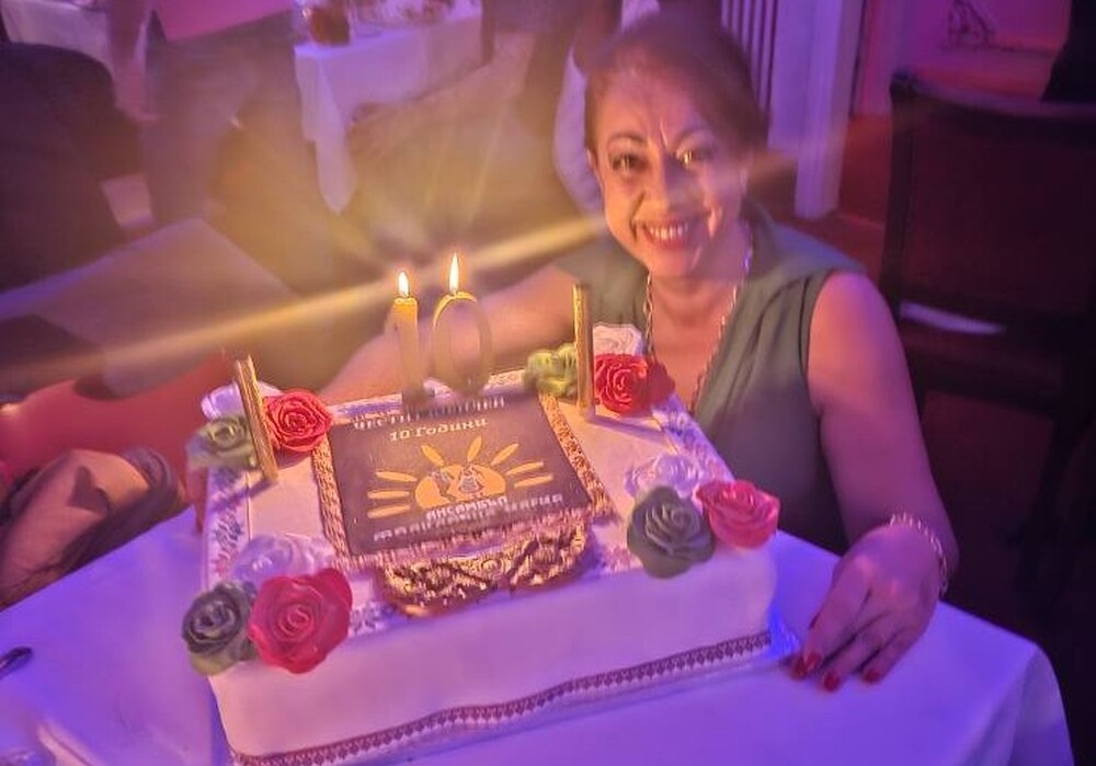 Ансамбълът за народни танци „Фолклорна магия“ в Лондон отбеляза с тържество своята десета годишнина