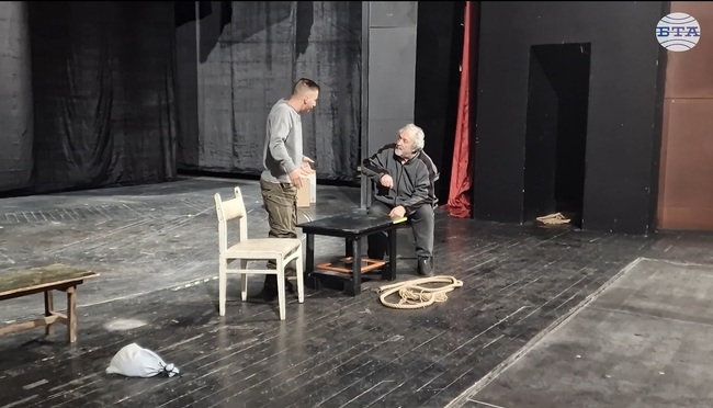 Перничанката Маринела Драгомирова подготвя дипломен спектакъл на сцената на театър „Боян Дановски“