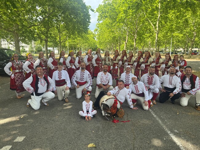 Коледен концерт под надслов „Песни и танци край огнището“ организират на 7 декември танцовите групи „Българка“ и „Пирина“ в Кент, Англия