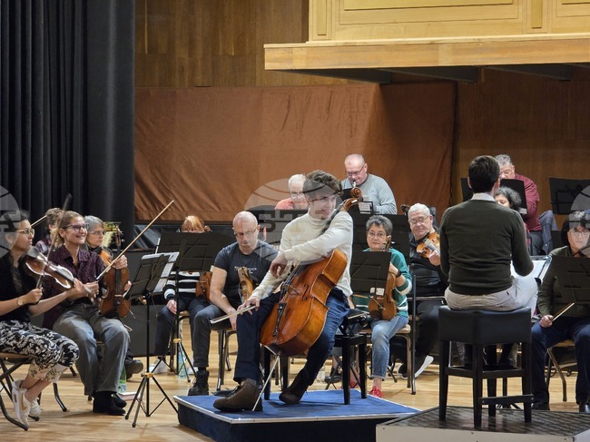 Младият виртуоз Сион Найман ще свири на сцената на Симфоничния оркестър - Сливен 