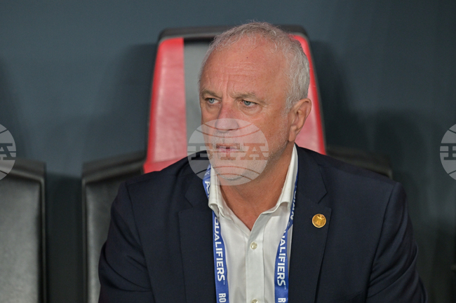 Треньорът на иракския национален отбор не може да напусне ОАЕ преди плейофния мач за Световното първенство 