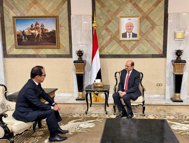 САБА: Йеменският министър на външните работи се консултира с японския посланик за сътрудничество по въпросите на сигурността в Червено море 