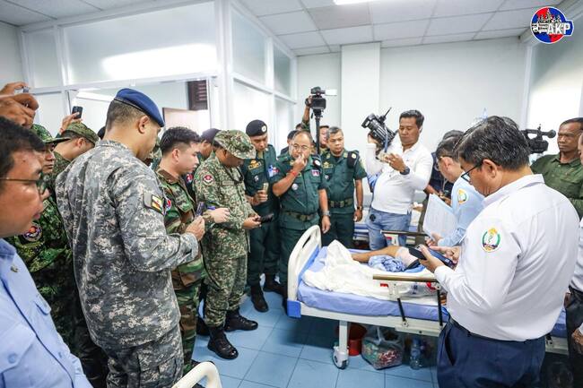 АКП: Екип от наблюдатели от АСЕАН посети болница, в която се възстановяват цивилни, ранени при тайландска военна атака 