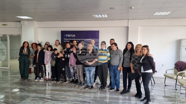 Изложба на деца и младежи с увреждания беше открита във Велико Търново Търново в Световния ден на добротата