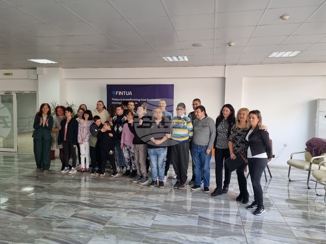 Изложба на деца и младежи с увреждания беше открита във Велико Търново Търново в Световния ден на добротата