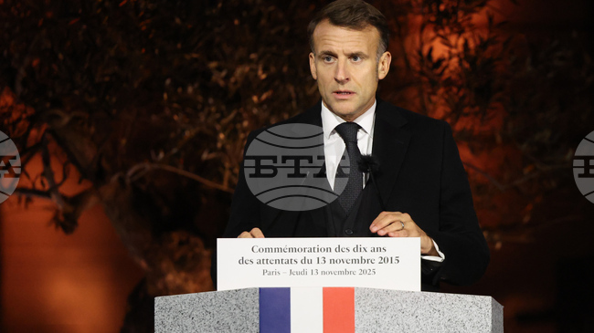 Еманюел Макрон присъства на откриването на мемориалната градина в памет на жертвите на терористичните атаки от 13 ноември 2015 г.