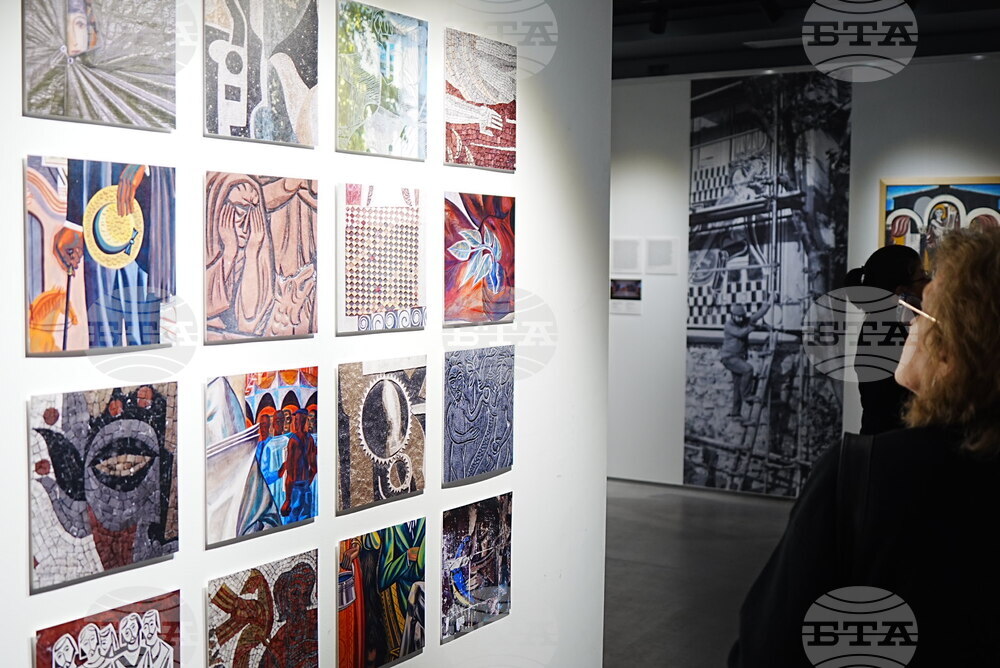 Това е изложба, която разказва история, каза кураторът Светлана Куюмджиева за експозицията, посветена на "великолепните" в Пловдив