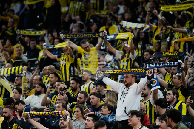 Фенербахче спечели турското дерби срещу Анадолу Ефес в 25-ия кръг на баскетболната Евролига