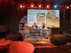 Цветозар Цаков представя сборника си с разкази "Сънища и явища" в "Сингълс“ (НДК). 